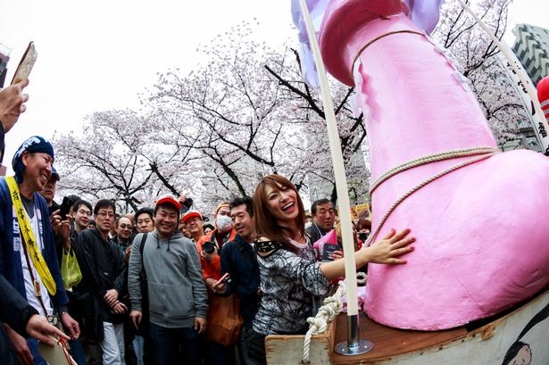 Hàng nghìn người tham dự ‘Lễ hội dương vật thép’ lớn nhất ở Nhật