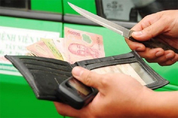 Truy bắt nhóm tội phạm cướp taxi, 4 trinh sát bị phơi nhiễm HIV