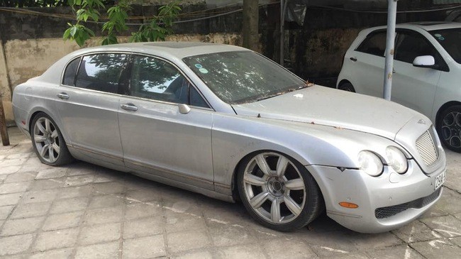 Xót xa nhìn siêu xe Bentley bị 'xếp xó' ở Hà Nội