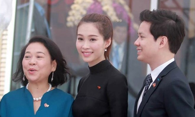 Hoa hậu Thu Thảo và bạn trai rạng rỡ đón Tổng thống Obama