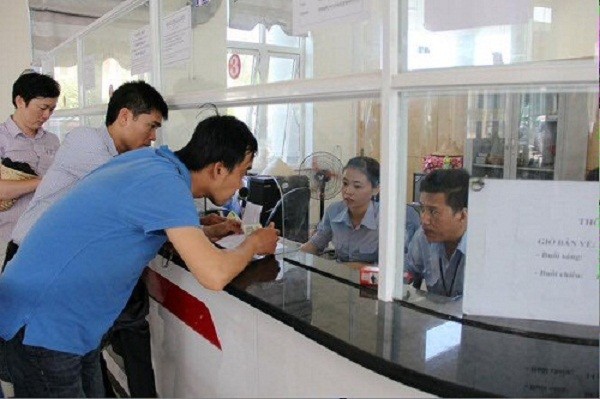 Hơn 2.000 du khách chen chân mua vé rời đảo Lý Sơn