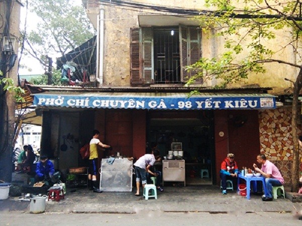 Hàng phở gà nổi tiếng 3 đời ở Hà Nội