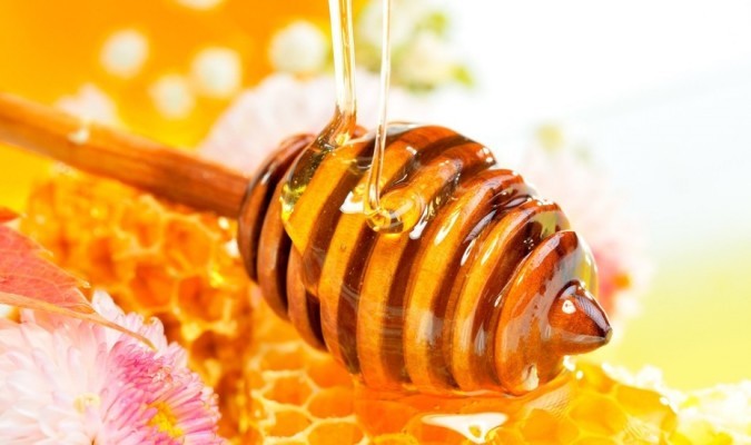 Vì sao các chuyên gia khuyên bạn nên uống mật ong vào buổi tối?