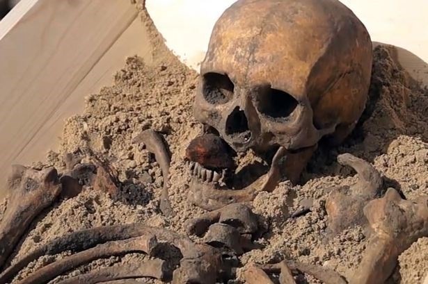 Khám phá bộ xương của 'ma cà rồng' cách đây 500 năm