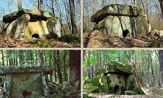Mộ cự thạch 25.000 năm tuổi ở Nga
