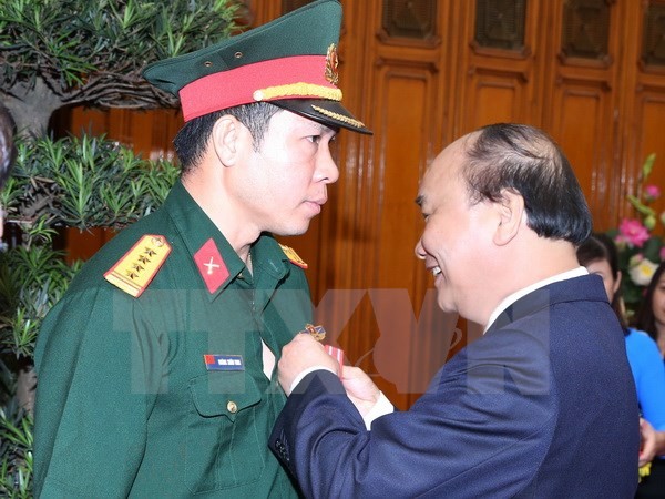 Thủ tướng trao Huân chương Lao động cho xạ thủ Hoàng Xuân Vinh