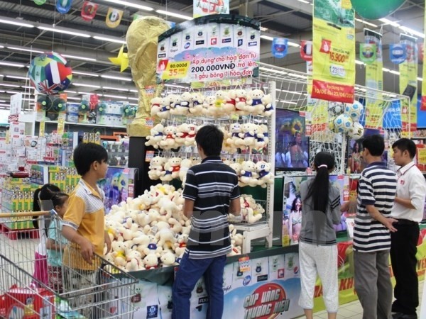 Phạt tù 2 nhân viên lấy trộm hàng của siêu thị Metro Thăng Long