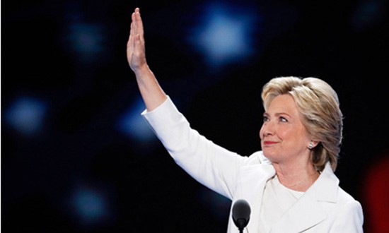 Hillary Clinton dẫn trước đối thủ sau đại hội đảng