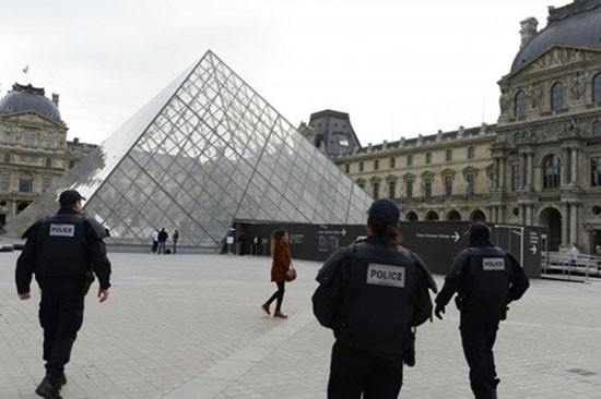 Thiếu nữ 16 tuổi âm mưu tấn công khủng bố Pháp