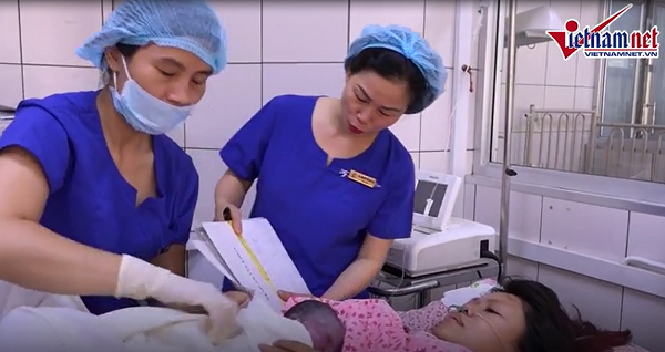 Video: Cách bác sĩ 'đánh dấu' để không trao nhầm con ở nơi đón 40.000 trẻ mỗi năm