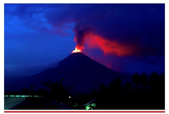 Núi Soputan phun trào 2 lần trong sáng 17/12.