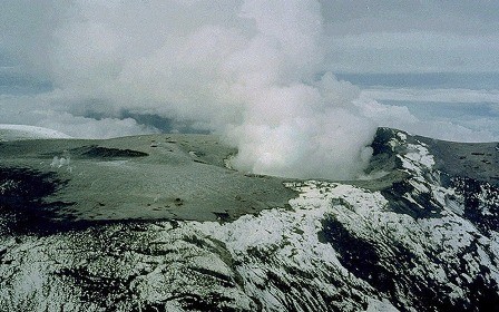 Núi lửa Nevado del Ruiz nằm trong “Vành đai lửa Thái Bình Dương”.