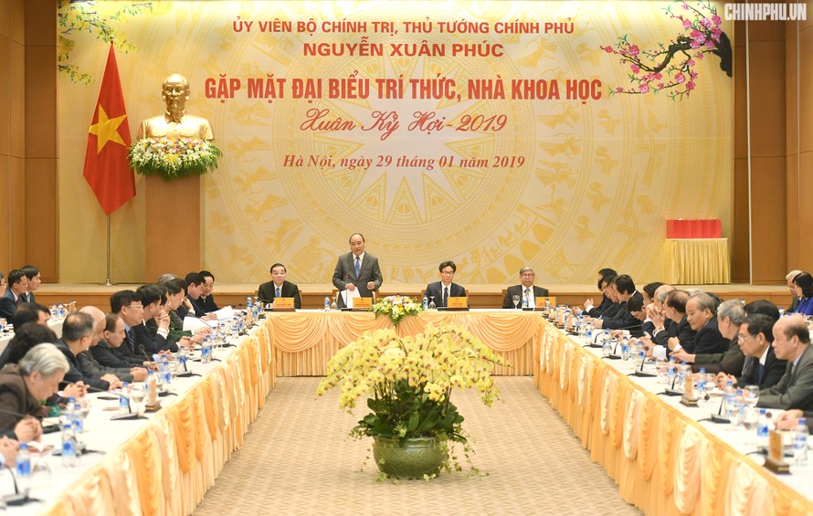 Thủ tướng Nguyễn Xuân Phúc phát biểu tại buổi gặp mặt các trí thức, nhà khoa học. Ảnh: VGP/Quang Hiếu