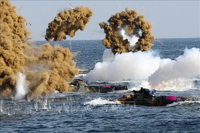 Tàu của lực lượng lính thủy đánh bộ Hàn Quốc tham gia cuộc tập trận đổ bộ với lực lượng Mỹ tại Pohang, Hàn Quốc ngày 5/11/2018. Ảnh: Yonhap/TTXVN
