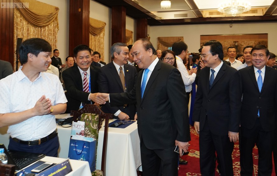 Thủ tướng Nguyễn Xuân Phúc tới dự Diễn đàn Nguồn nhân lực Du lịch Việt Nam tổ chức tại TPHCM ngày 12/4. Ảnh: VGP/Quang Hiếu