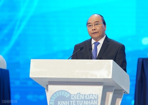 Thủ tướng Nguyễn Xuân Phúc phát biểu trước khoảng 2.500 doanh nghiệp dự Diễn đàn Kinh tế tư nhân - Ảnh: VGP/Quang Hiếu
