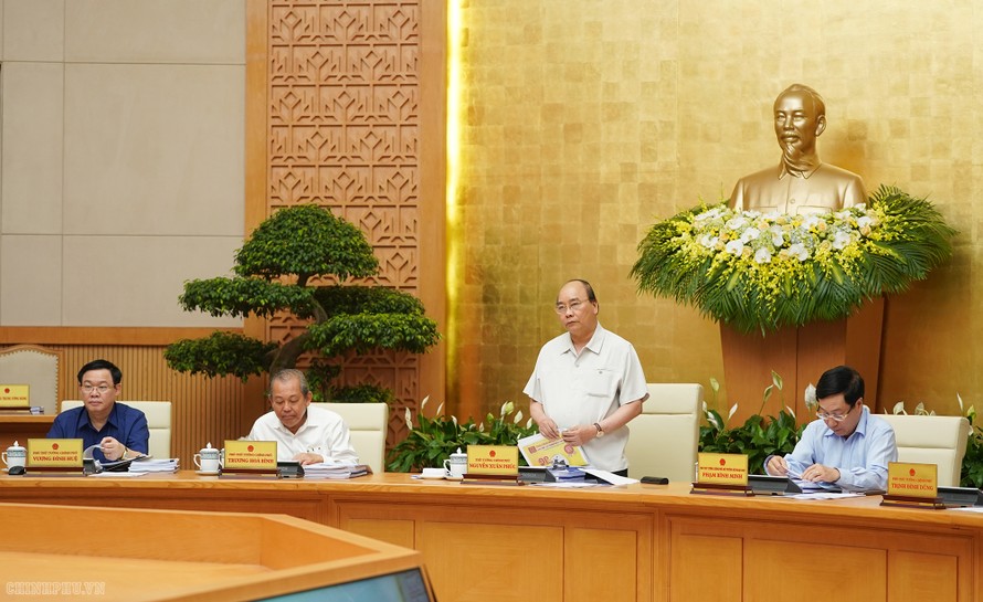 Thủ tướng Nguyễn Xuân Phúc phát biểu tại phiên họp Chính phủ, chiều 4/5. - Ảnh: VGP/Quang Hiếu
