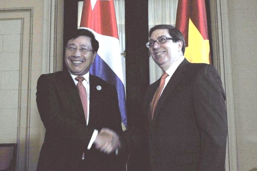 Phó Thủ tướng Phạm Bình Minh và Bộ trưởng Ngoại giao nước Cộng hòa Cuba Bruno Rodríguez Parrilla. Ảnh: baoquocte.vn