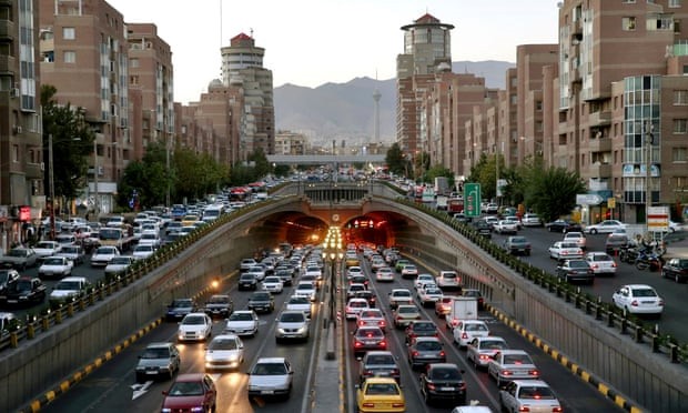 Khi bê tông và xe cộ thống trị thủ đô trăm tuổi của Iran