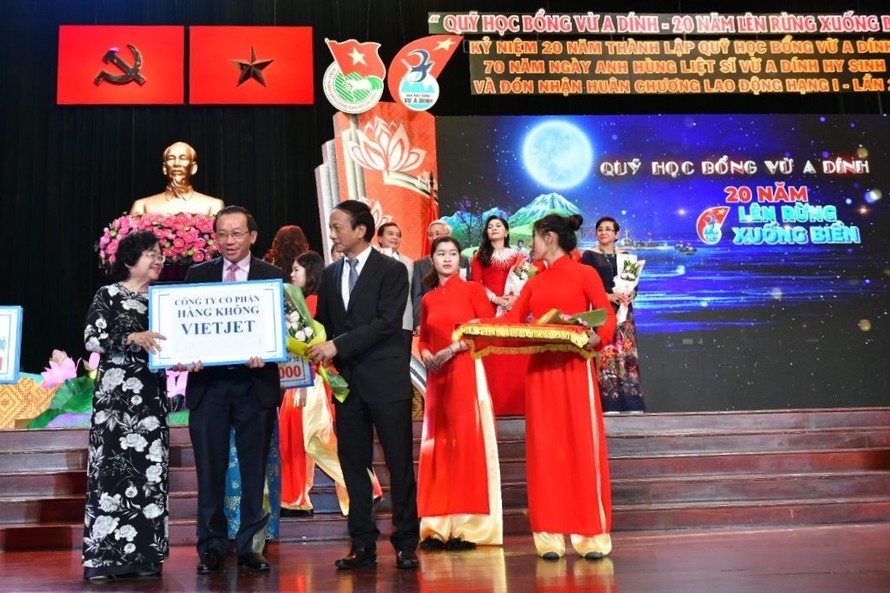 Vietjet nhận bằng khen của Chính phủ về những đóng góp cho cộng đồng