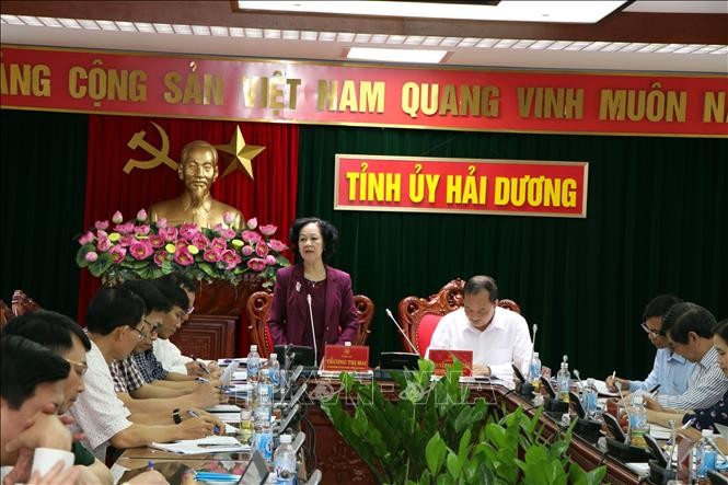 Đồng chí Trương Thị Mai, Ủy viên Bộ Chính trị, Bí thư Trung ương Đảng, Trưởng ban Dân vận Trung ương phát biểu tại buổi làm việc.