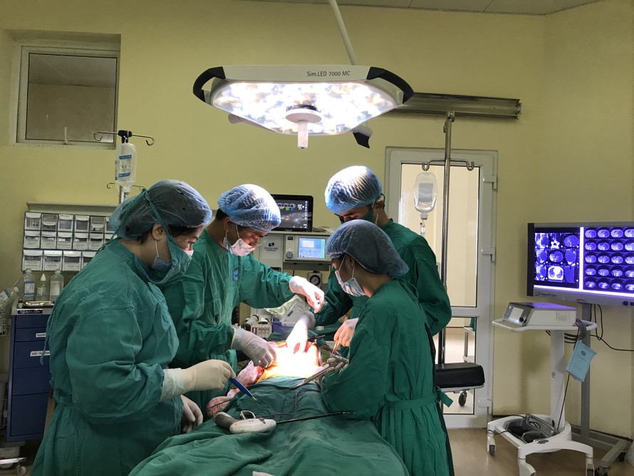 Ca phẫu thuật tại Bệnh viện K Trung ương - Ảnh: Dân Việt