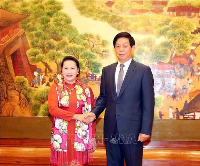Chủ tịch Quốc hội Nguyễn Thị Kim Ngân hội đàm với Chủ tịch Nhân đại Trung Quốc Lật Chiến Thư. Ảnh: TTXVN