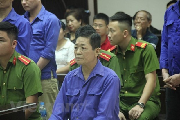 Bị can Nguyễn Kim Hưng tại phiên tòa xét xử vụ bảo kê chợ Long Biên. (Ảnh: PV/Vietnam+)