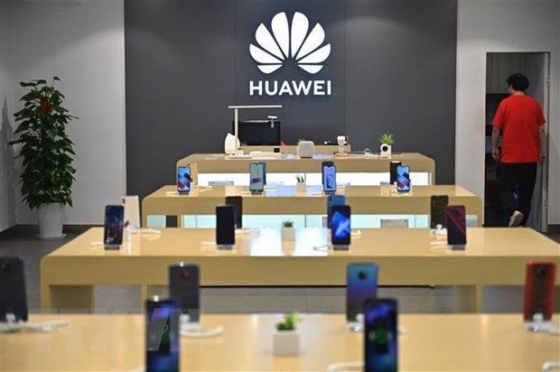 Biểu tượng Huawei tại một cửa hàng ở Thượng Hải, Trung Quốc. (Ảnh: AFP/TTXVN)