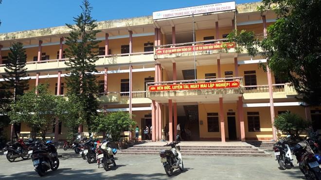 THPT Trần Ân Chiêm là một trong 8 trường bị giải thể. Ảnh: Nguyễn Dương/Zing