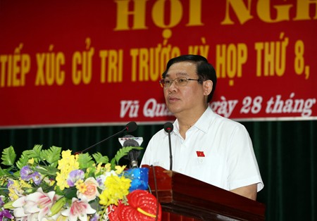 Phó Thủ tướng Vương Đình Huệ phát biểu tại cuộc tiếp xúc cử tri huyện Vũ Quang. Ảnh: VGP/Thành Chung