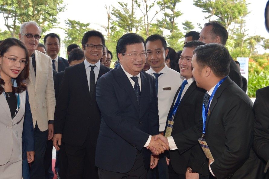 Phó Thủ tướng Trịnh Đình Dũng tới dự Diễn đàn Doanh nhân Việt Nam 2019. Ảnh: VGP/Nhật Bắc