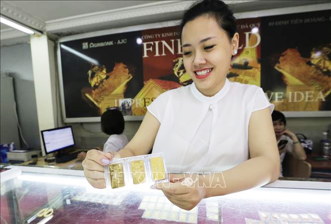 Vàng miếng được bày bán tại Công ty vàng Agribank, 91 Đinh Tiên Hoàng, Hà Nội. Ảnh: Trần Việt/TTXVN