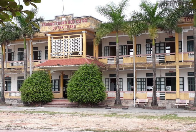 Trường tiểu học và THCS Quỳnh Trang, nơi có thày giáo bị tố "gạ tình" học sinh cũ - Ảnh: Hoàng Long