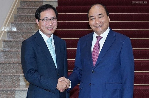 Thủ tướng Nguyễn Xuân Phúc và ông Choi Joo Ho, Tổng Giám đốc Tổ hợp Samsung tại Việt Nam - Ảnh: VGP/Quang Hiếu