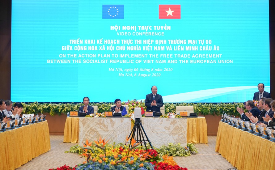 Thủ tướng Nguyễn Xuân Phúc chủ trì Hội nghị trực tuyến “Triển khai Kế hoạch thực thi Hiệp định EVFTA” sáng 6/8. Ảnh: VGP