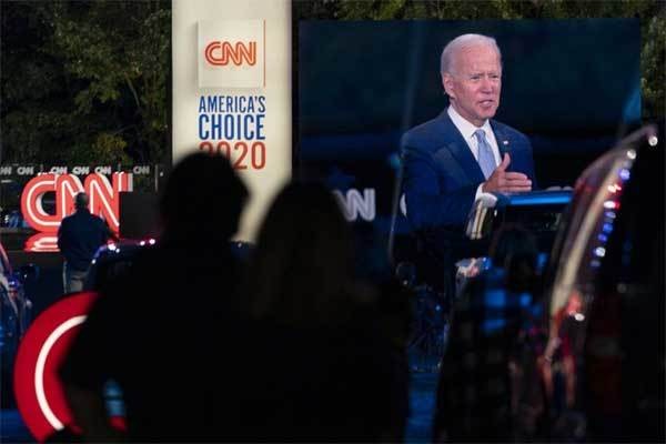 Ứng viên Joe Biden tuyên bố gắt, khuyên dân Mỹ đừng tin lời ông Trump. Ảnh: AP