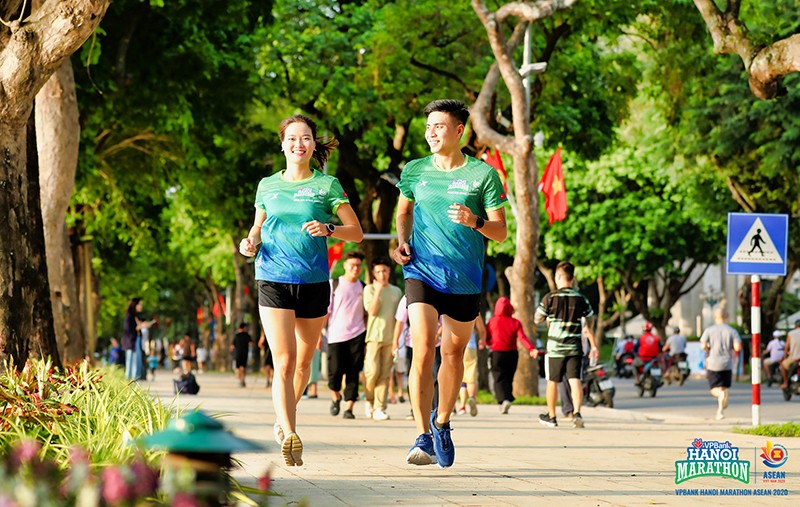‘Đón bình minh - chào bình thường mới’ cùng VPBank Hanoi Marathon ASEAN