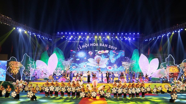 Điện Biên rực rỡ trong đêm Khai mạc Lễ hội Hoa Ban năm 2019 - Ảnh: Dienbien.gov