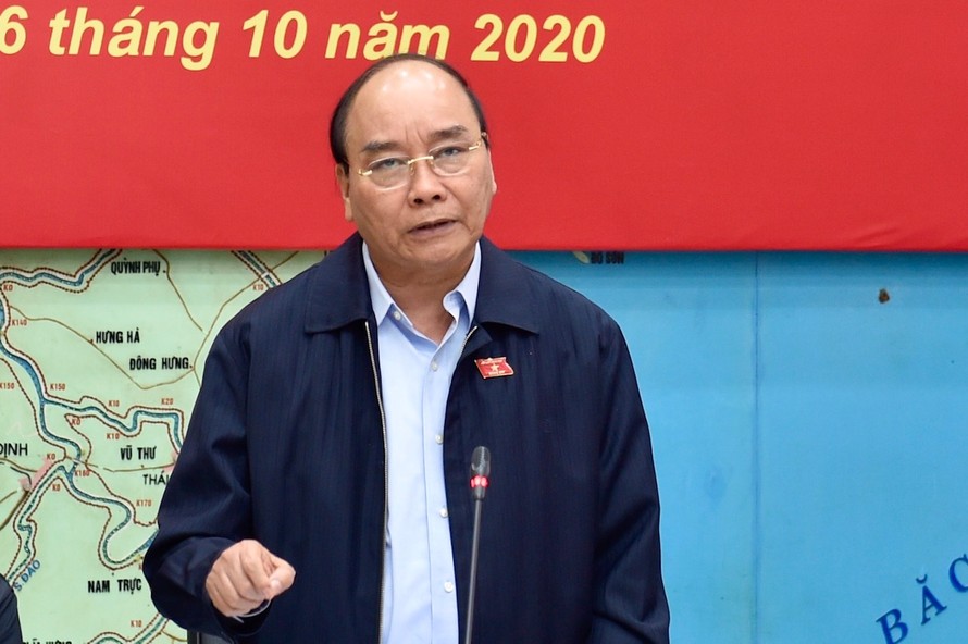 Thủ tướng Nguyễn Xuân Phúc: Cứu người là quan trọng nhất - Ảnh: VGP/Nhật Bắc