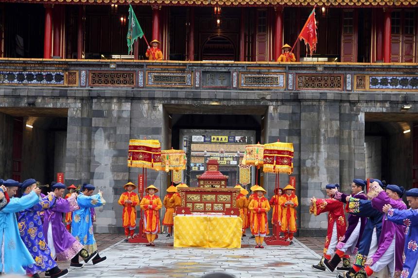 Tái hiện Lễ Ban sóc tại di tích Ngọ Môn, Hoàng cung Huế - Ảnh: Zing