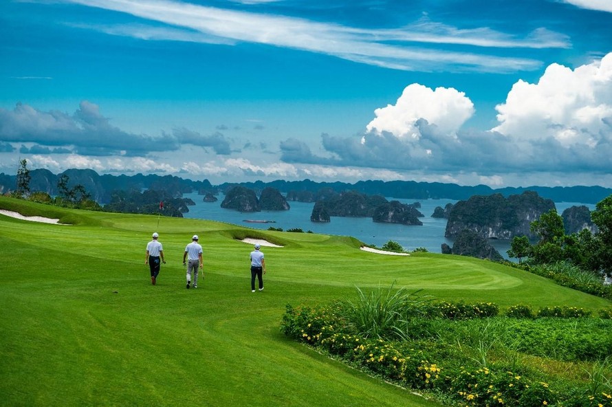 Chơi golf bên vịnh biển đẹp nhất Châu Á: hội nghiện golf không thể bỏ qua