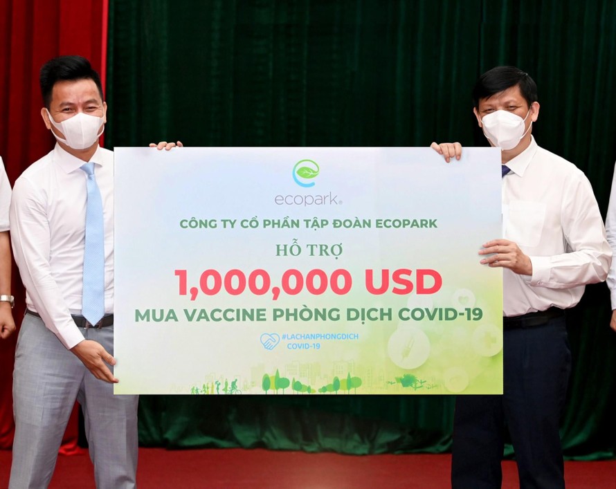 Ecopark trao 1 triệu USD ủng hộ quỹ Vaccine COVID-19 của Chính phủ