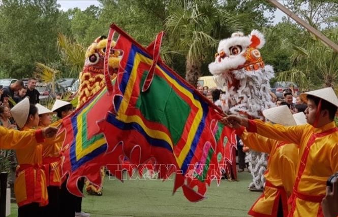 Điệu múa lân khai mạc Festival văn hóa Việt Nam lần thứ nhất tại Lyon, Pháp. Ảnh tư liệu: Linh Hương/TTXVN