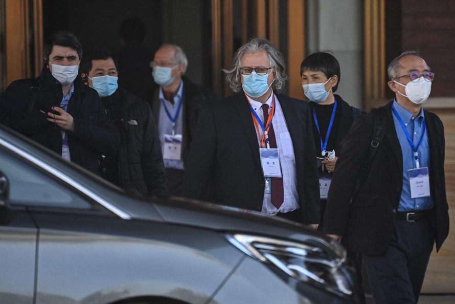 Nhóm chuyên gia của WHO điều tra nguồn gốc đại dịch COVID-19 tại thành phố Vũ Hán, tỉnh Hồ Bắc, Trung Quốc, ngày 29/1/2021. Ảnh: AFP/TTXVN