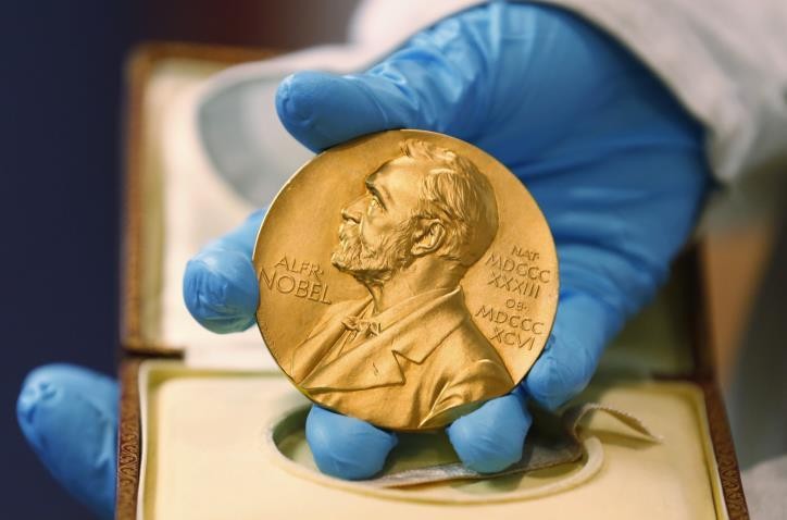 Theo thông báo ngày 23/9 của Quỹ Nobel, những người đoạt giải sẽ được trao các huy chương và bằng khen ngay tại quê nhà của họ. Ảnh: japantimes.co.jp