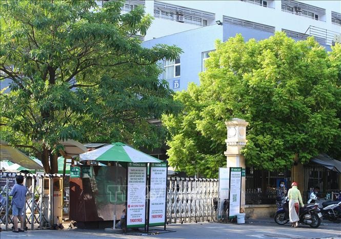 Tòa nhà D, Bệnh viện Việt Đức (Hà Nội) bị phong tỏa tạm thời. Ảnh: Hoàng Hiếu/TTXVN