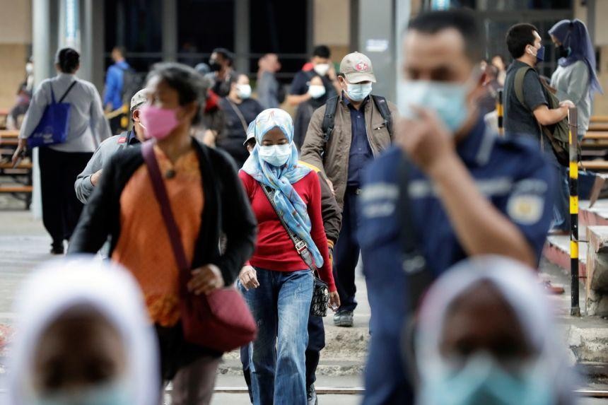 Theo trang Our World In Data, tính đến ngày 2/10, tại Indonesia có 4,22 triệu người mắc và trên 142.000 người tử vong vì COVID-19. Ảnh: Reuters