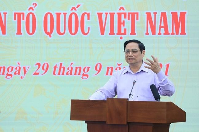 Thủ tướng Chính phủ Phạm Minh Chính: MTTQ Việt Nam và các tổ chức chính trị - xã hội phối hợp chặt chẽ, thường xuyên hơn nữa với Chính phủ trong việc tiếp tục nghiên cứu, hoàn thiện pháp luật về giám sát và phản biện xã hội để phát huy vai trò giám sát của nhân dân.