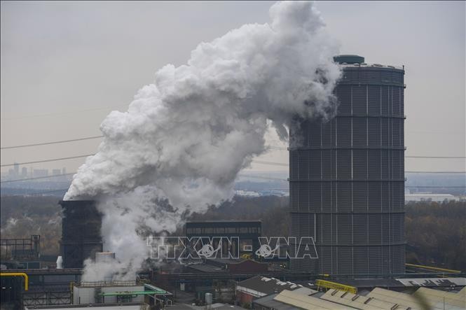 Khí thải bốc lên từ mỏ than ở Bottrop, Đức. Ảnh: AFP/TTXVN
